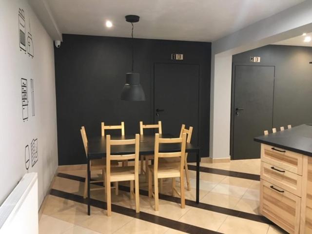 Wygodne Pokoje H16 Hostel Chorzow Ngoại thất bức ảnh